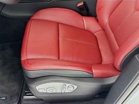 New 2025 Porsche Macan image 13