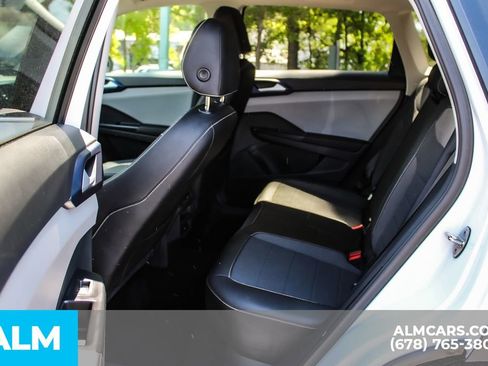 Used 2024 Volkswagen Taos SE FWD image 17