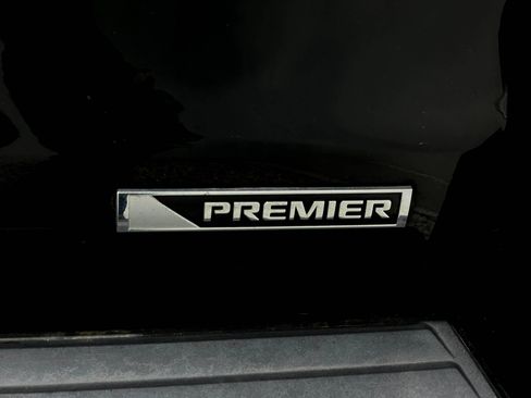 Used 2018 Chevrolet Suburban Premier AWD/4WD image 40
