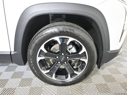Used 2025 Chevrolet Equinox LT w/ Safety and Technology Package AWD/4WD image 11