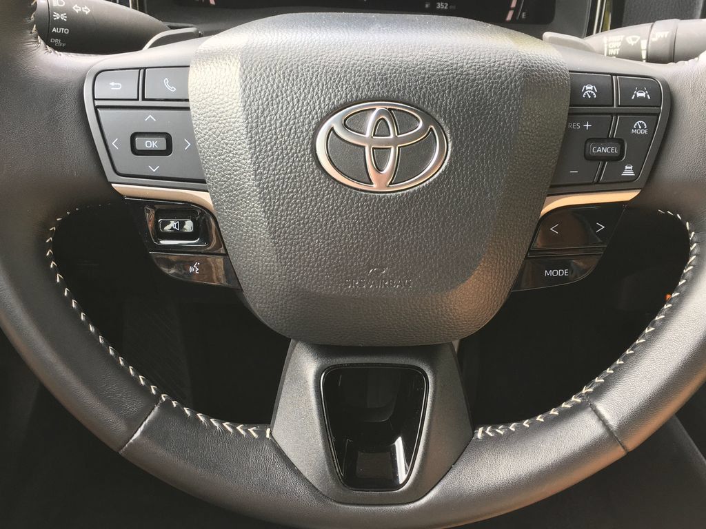 Used 2025 Toyota Camry SE FWD image 14