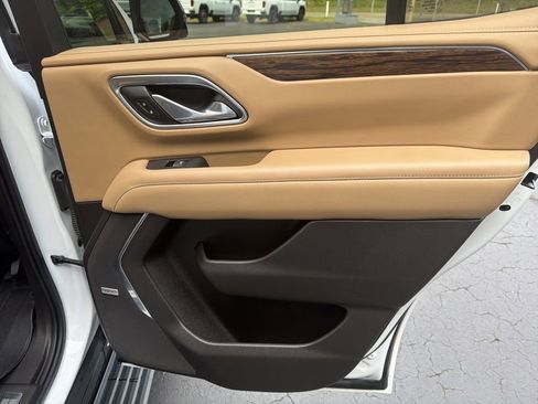 Used 2021 Chevrolet Tahoe Premier AWD/4WD image 14