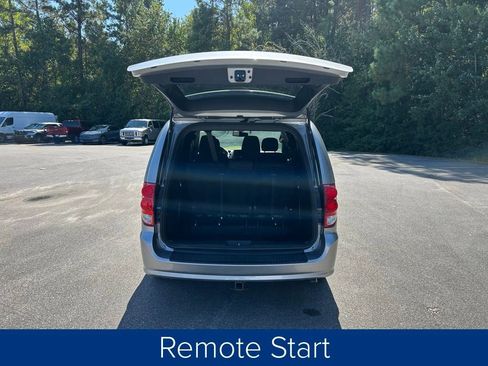 Used 2019 Dodge Grand Caravan SE image 7
