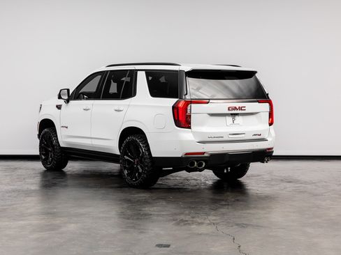 Used 2025 GMC Yukon AT4 Ultimate w/ LPO, Illumination Package AWD/4WD image 16