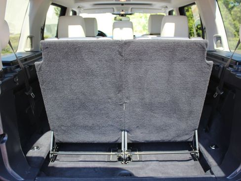 Used 2015 Land Rover LR4 HSE LUX image 32