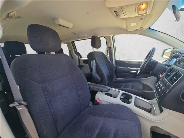 Used 2015 Dodge Grand Caravan SXT w/ Rear Park Assist Package FWD image 13