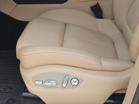 Certified 2025 Porsche Macan image 23