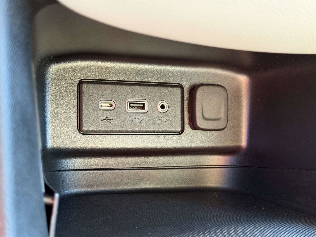 Used 2023 Chevrolet Equinox LS FWD image 29