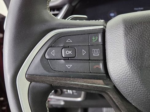 Used 2023 Jeep Grand Cherokee Limited w/ Black Appearance Package image 18