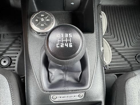 Used 2022 Ford Bronco 2-Door w/ Sasquatch Package AWD/4WD image 2