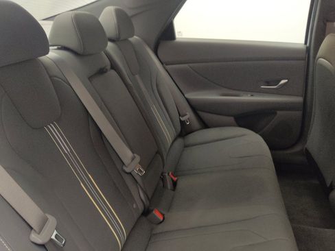 Used 2025 Hyundai Elantra SEL FWD image 19