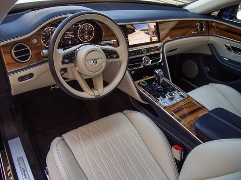 Used 2024 Bentley Flying Spur Azure AWD/4WD image 4