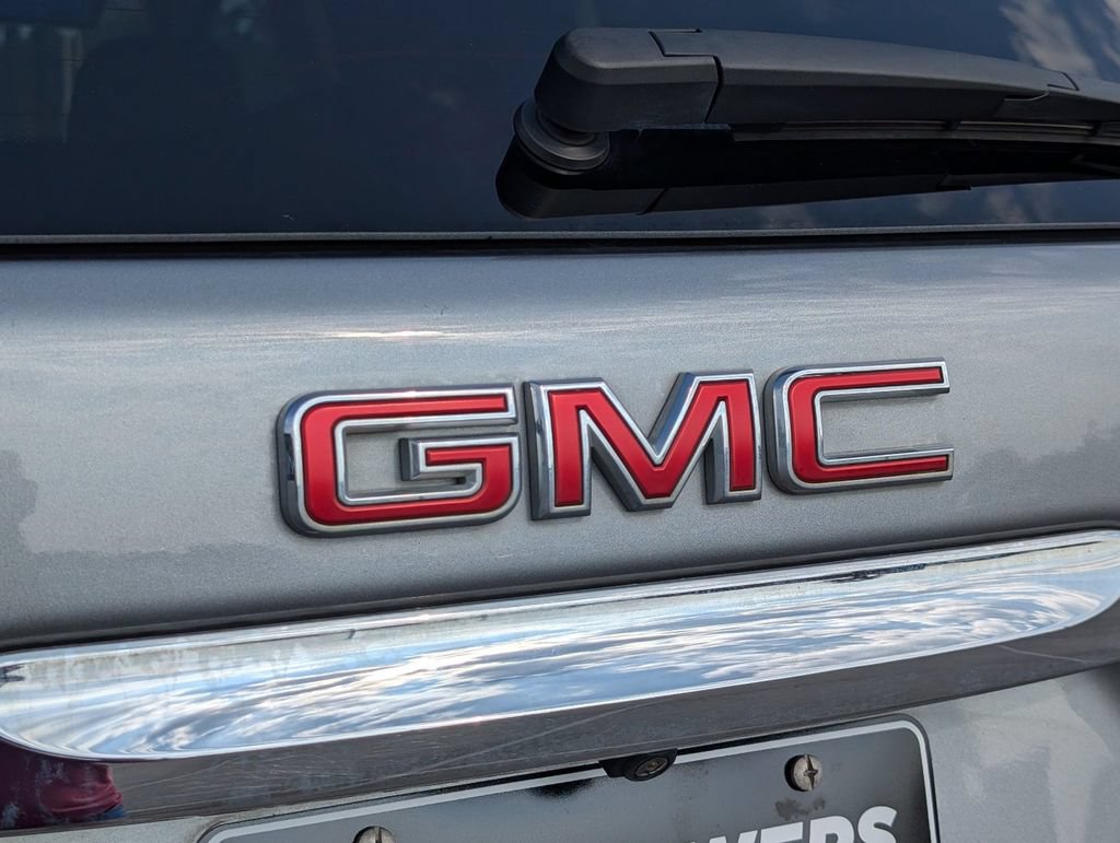 Used 2023 GMC Terrain SLE w/ LPO, Floor Liner Package FWD image 5