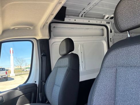 Used 2024 RAM ProMaster 2500 w/ Convenience Group FWD image 7