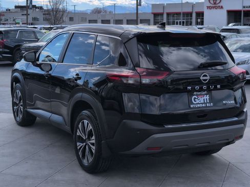 Used 2023 Nissan Rogue SV w/ SV Premium B Package image 7