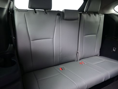 Used 2025 Toyota Highlander XLE image 17