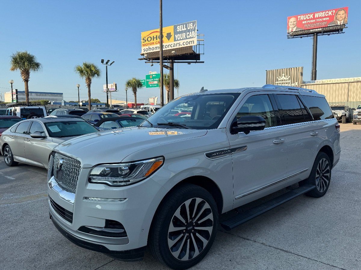Used 2022 Lincoln Navigator Reserve AWD/4WD image 7