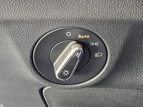 Used 2024 Volkswagen Jetta SE image 29