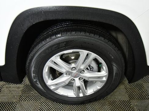 Used 2024 GMC Terrain SLE image 17