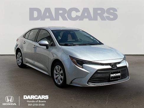 Used 2025 Toyota Corolla LE FWD image 1