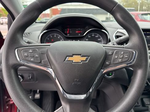 Used 2019 Chevrolet Cruze LT w/ Convenience Package FWD image 18