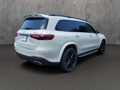 Used 2025 Mercedes-Benz GLS 580 4MATIC image 4