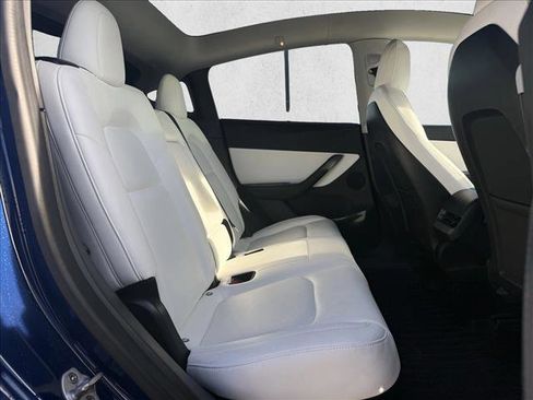 Used 2020 Tesla Model Y Long Range image 17