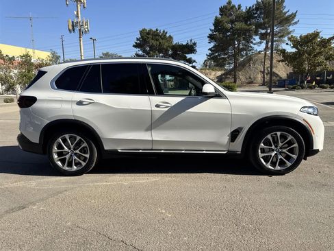 Used 2024 BMW X5 xDrive50e image 3