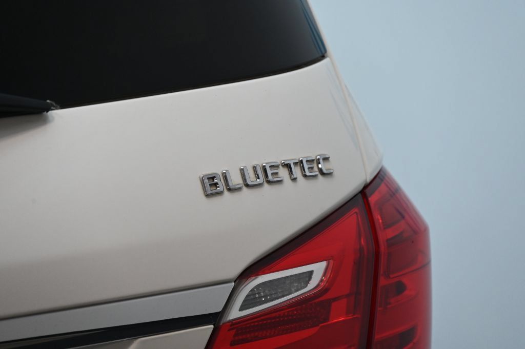 Used 2016 Mercedes-Benz GL 320 BlueTEC 4MATIC w/ Premium I Package image 16