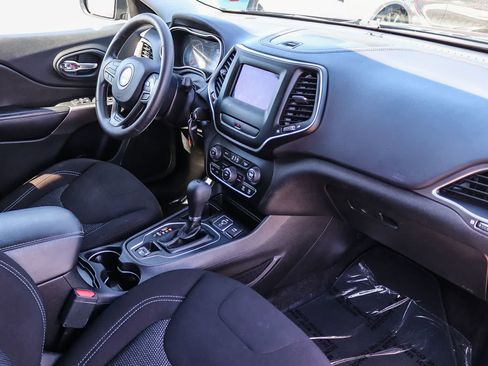 Used 2019 Jeep Cherokee Latitude w/ Popular Appearance Group FWD image 15