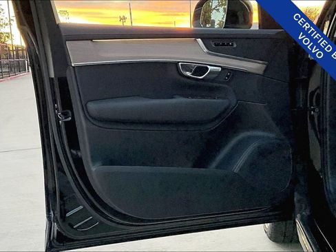 Certified 2025 Volvo XC90 B6 Plus image 22