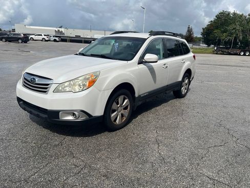 Used 2011 Subaru Outback 2.5i Premium w/ Popular Equipment Group 1A AWD/4WD image 6