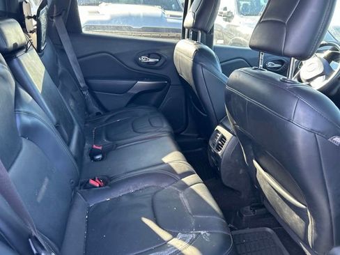 Used 2019 Jeep Cherokee Limited AWD/4WD image 7