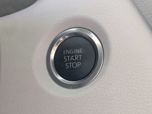 Used 2025 Toyota Corolla SE FWD image 24