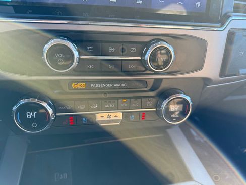 Used 2022 Ford F250 Lariat w/ Lariat Value Package image 11