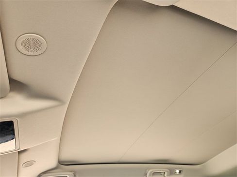 Used 2025 Land Rover Discovery Sport S image 24