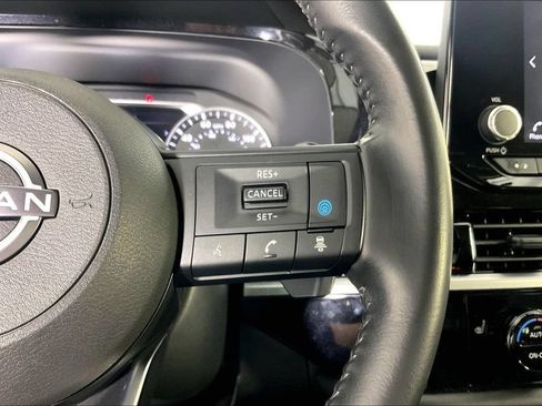 Used 2025 Nissan Pathfinder SV FWD image 24