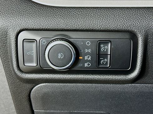 Used 2024 Ford Explorer XLT w/ Equipment Group 202A image 17