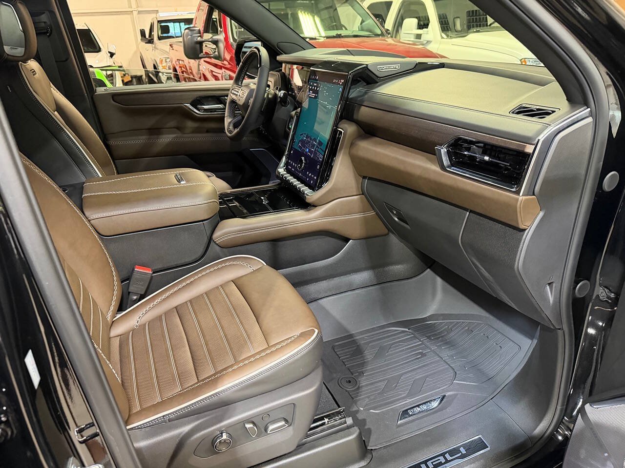 Used 2026 GMC Yukon Denali Ultimate w/ LPO, Floor Liner Package AWD/4WD image 29