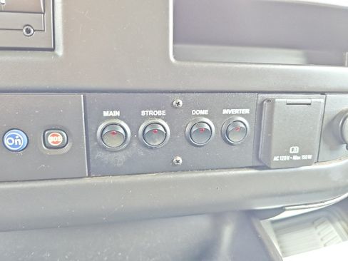 Used 2017 Chevrolet Express 2500 RWD image 27