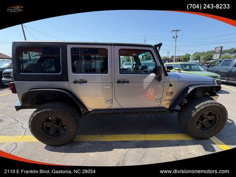 Used 2014 Jeep Wrangler Unlimited Sport w/ Connectivity Group AWD/4WD image 6