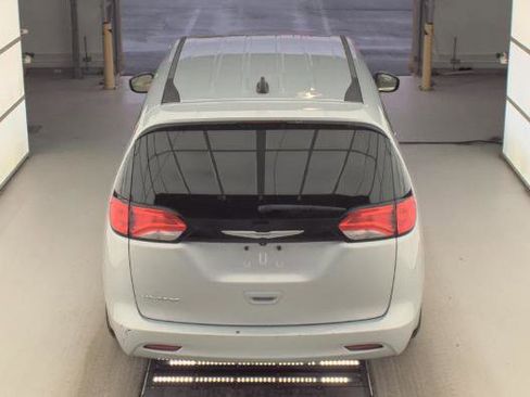 Used 2023 Chrysler Voyager LX FWD image 9