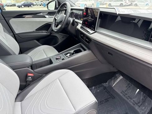 New 2026 Volkswagen Tiguan SE R-Line image 17