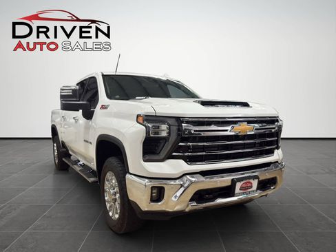 Used 2024 Chevrolet Silverado 2500 LTZ w/ LTZ Plus Package image 6