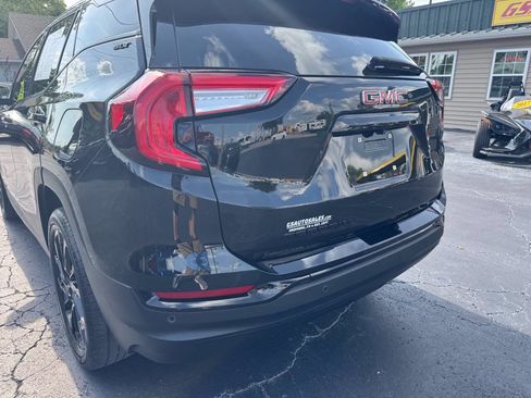 Used 2023 GMC Terrain SLT w/ Tech Package FWD image 17