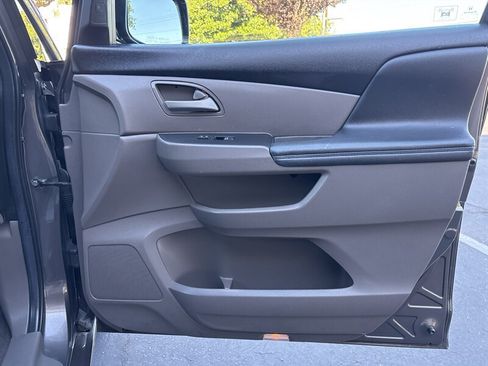 Used 2012 Honda Odyssey Touring Elite image 34