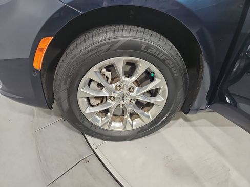 Used 2023 Chrysler Pacifica Touring-L AWD/4WD image 26