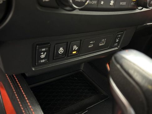 Used 2022 Nissan Frontier PRO-4X AWD/4WD image 40