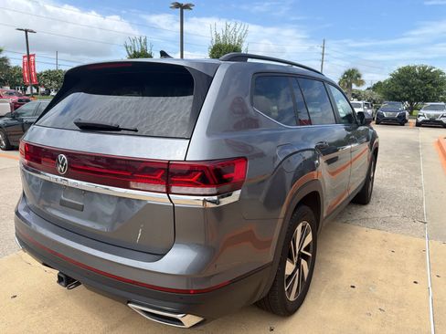 Used 2025 Volkswagen Atlas SE FWD image 30