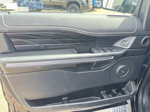 Used 2019 Ford Expedition Platinum image 25